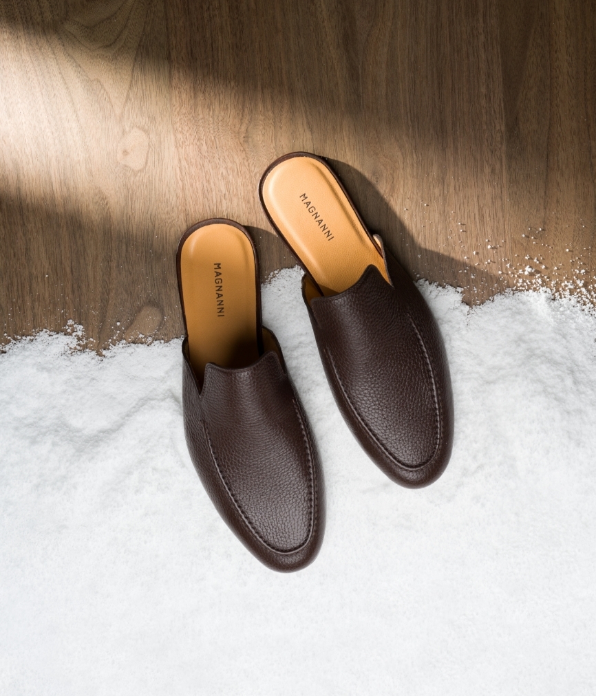 Magnanni Harrison Mid-brown slipper product details page.